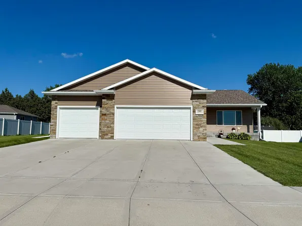 2910 Lakeview Ave, Hastings, NE 68901