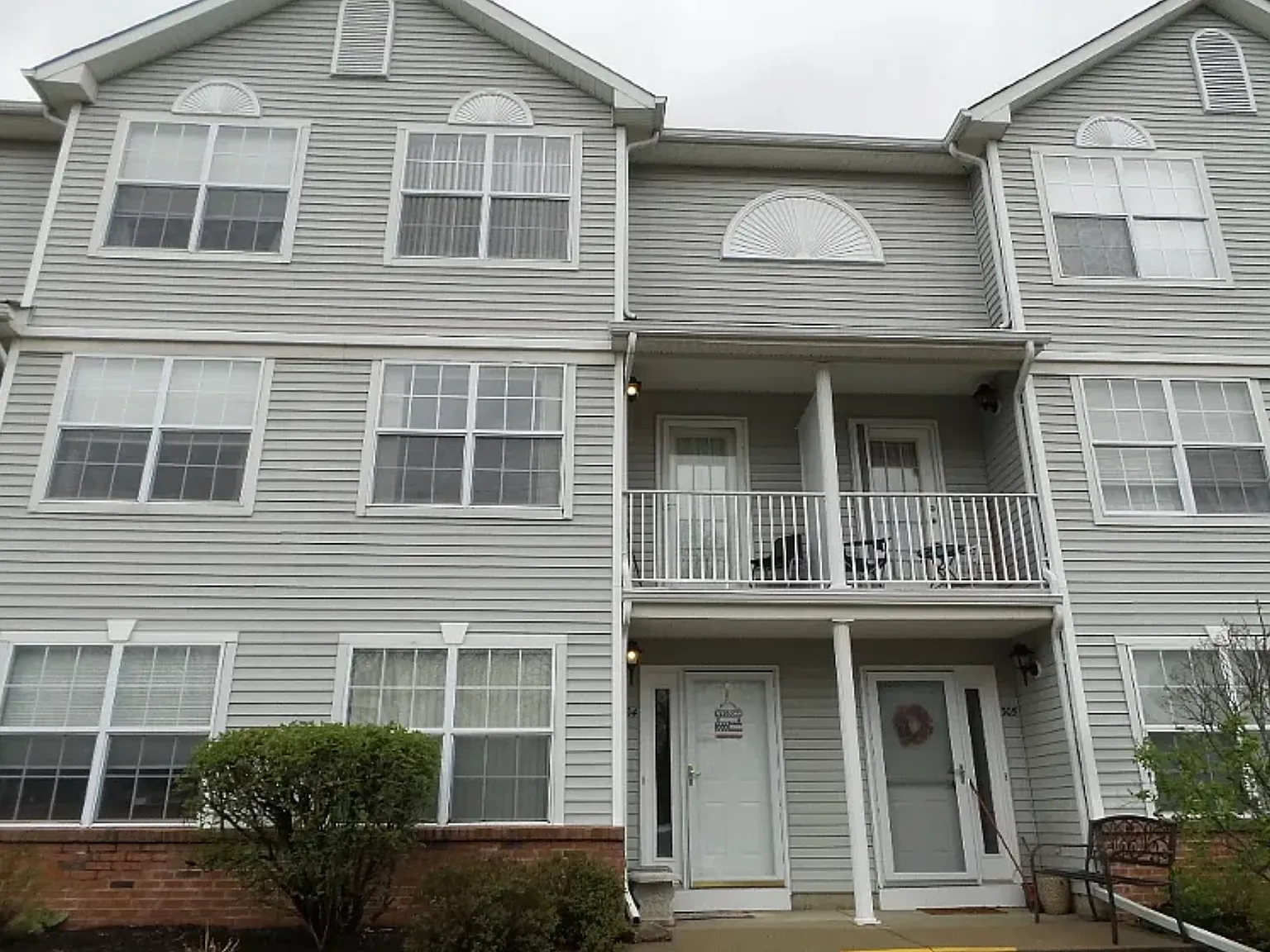 2 bed, 1.5 bath, 18000 sqft, $2,800 — Photo 2