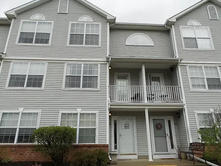304 Mercer Ct #304 — Photo 2