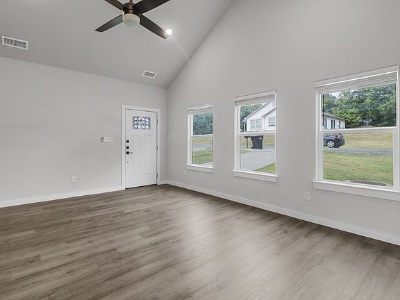 4th image of 2420 S Fannin Ave