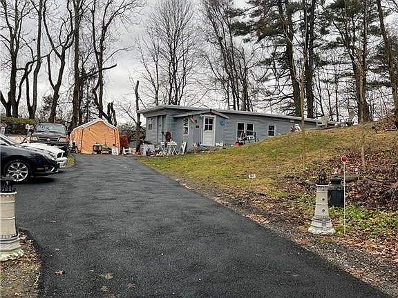 3rd image of 917 Violet Ave