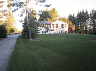 610 Washington St SE, Warroad, MN 56763