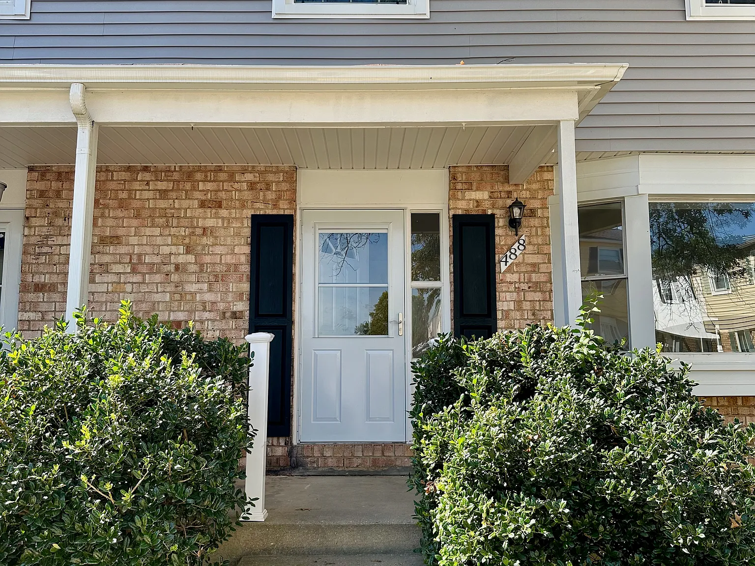 488 Kenilworth Ct — Photo 2