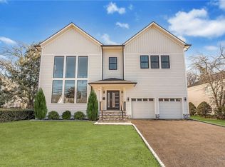 806 Wolfs Ln, Pelham, NY 10803