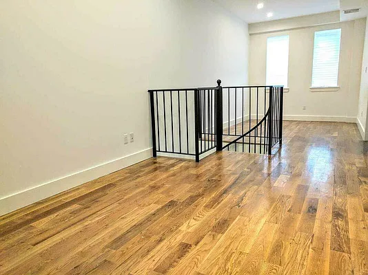 Rented by EXR | media 4