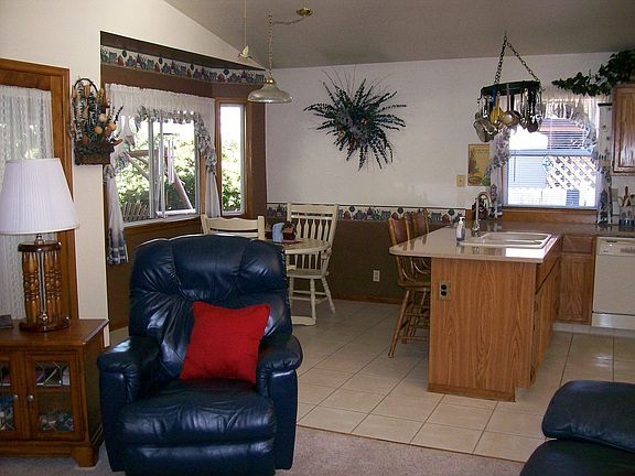 Family/Breakfast nook