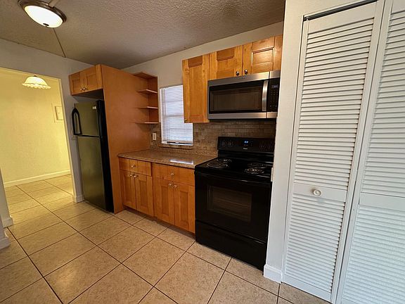3rd image of 3100 N Pine Island Rd APT 404