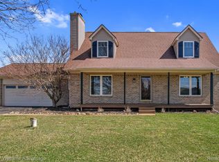 5580 Jeanne Marie Dr, White Lake, MI 48383