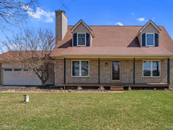 5580 Jeanne Marie Dr, White Lake, MI 48383