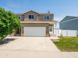 4280 Estate Dr S, Fargo, ND 58104
