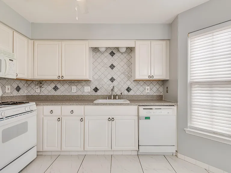 5806 Riverfront Dr — Photo 8