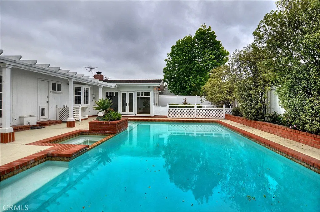 3 bed, 1990 sqft, $10,500 — Photo 1