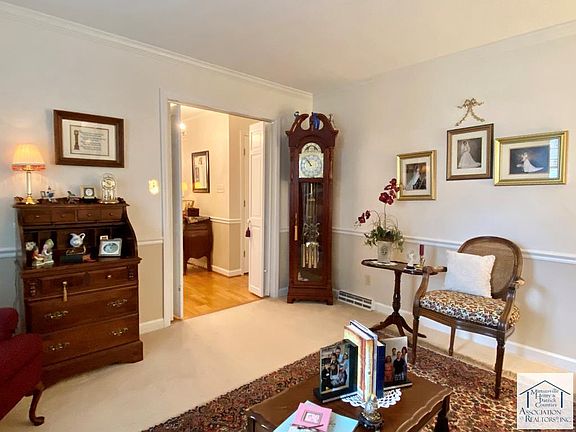 5th image of 1039 Parkwood Pl