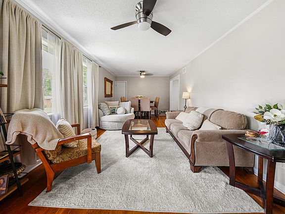 2nd image of 716 Vassar Dr
