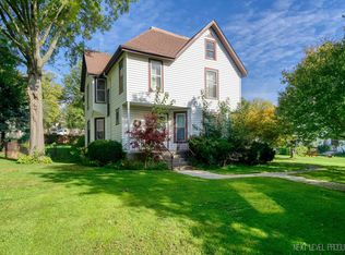 1004 N 2nd St, Ashton, IL 61006