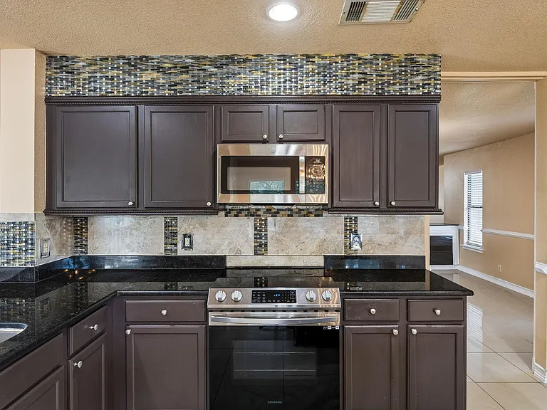1300 Chalk Ln — Photo 14