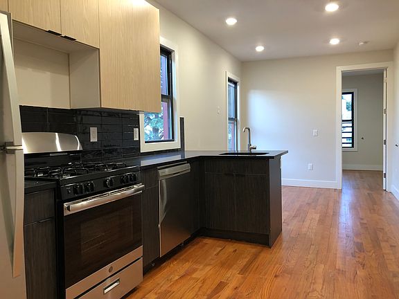 4th image of 152 Boyd Ave #21Q