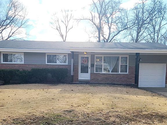 2nd image of 2414 Castle Dr