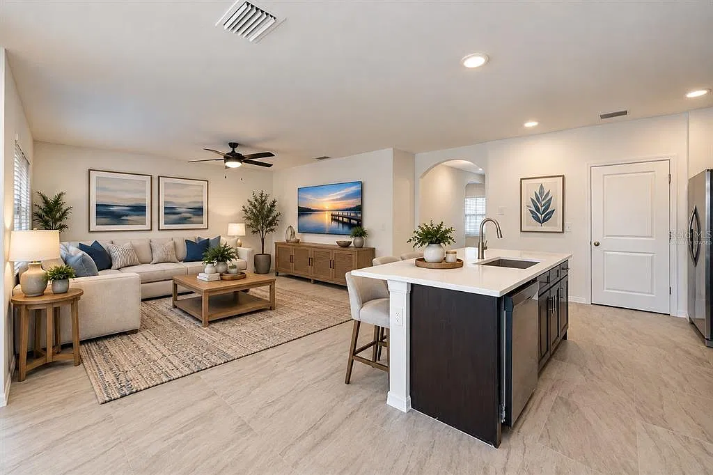 3 bed, 2.0 bath, 1672 sqft, $2,200 — Photo 2
