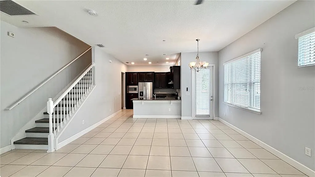 4 bed, 2.5 bath, 1811 sqft, $3,350 — Photo 2