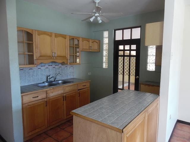 2nd image of 1087 Calle 15