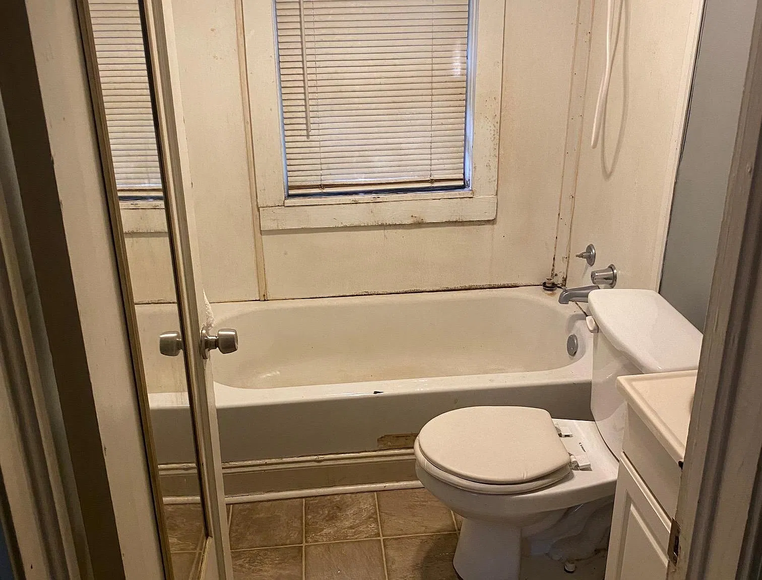 Studio, 400 sqft, $650 — Photo 2