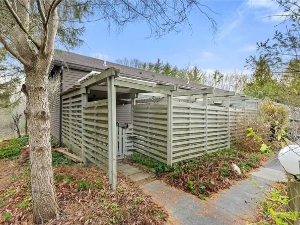 61 Lois Ln, Ithaca, NY 14850