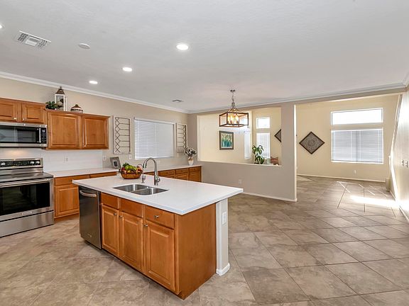 5th image of 639 E Harold Dr