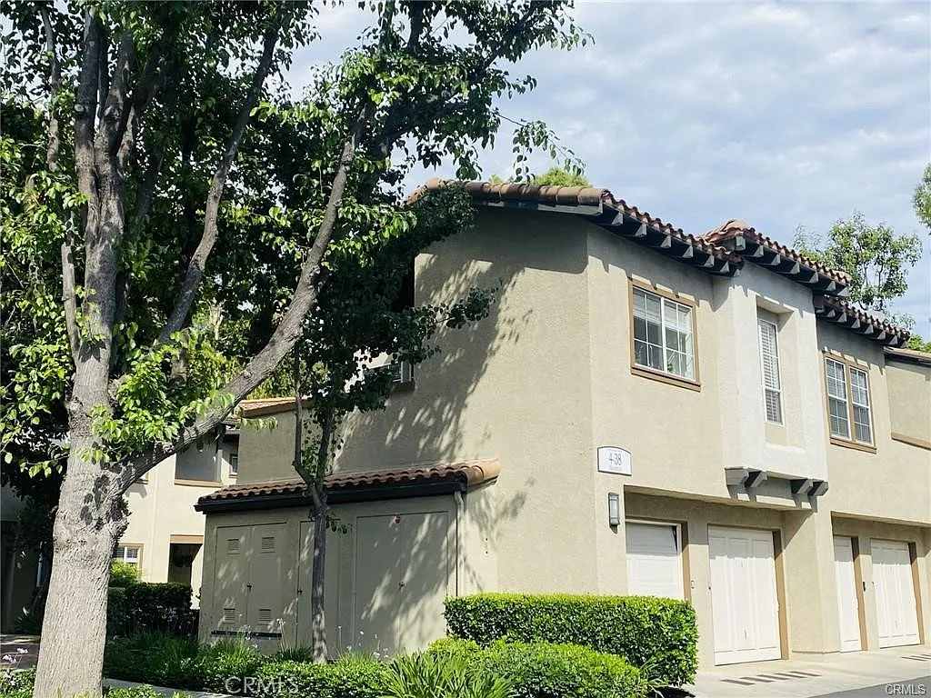 2 bed, 864 sqft, $3,350 — Photo 1