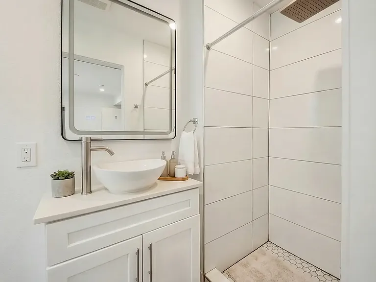 1186 W 37th Pl - USC DPS — Photo 12