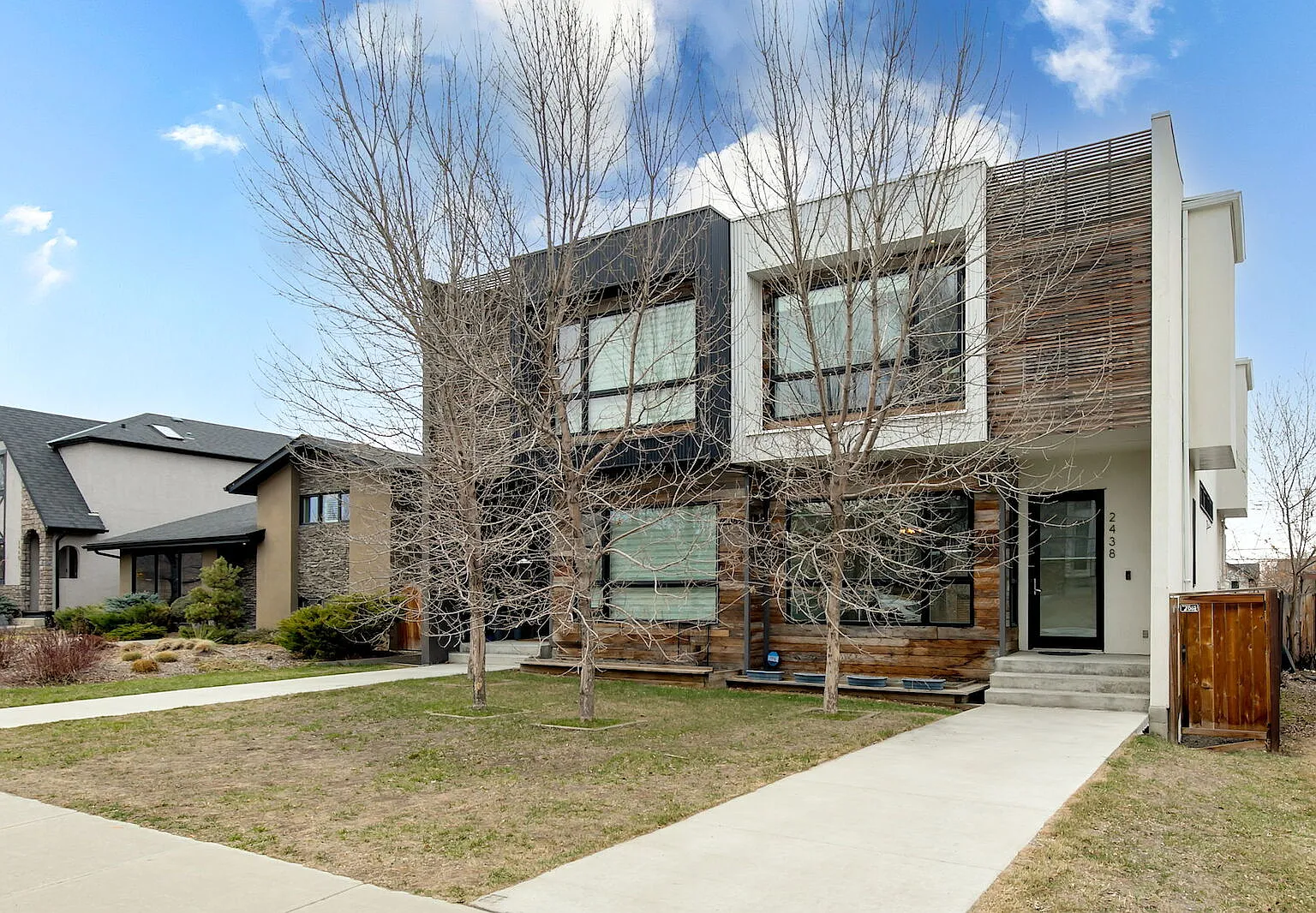 4 Bedroom Fully Loaded Modern Duplex in Glengarry! CIP176 — Photo 1