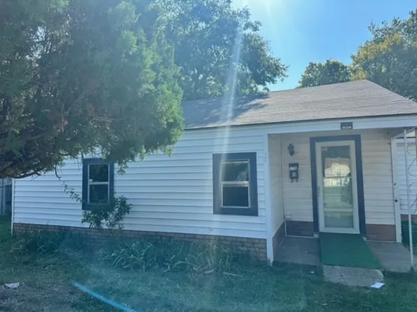 701 SE 11th St, Grand Prairie, TX 75051