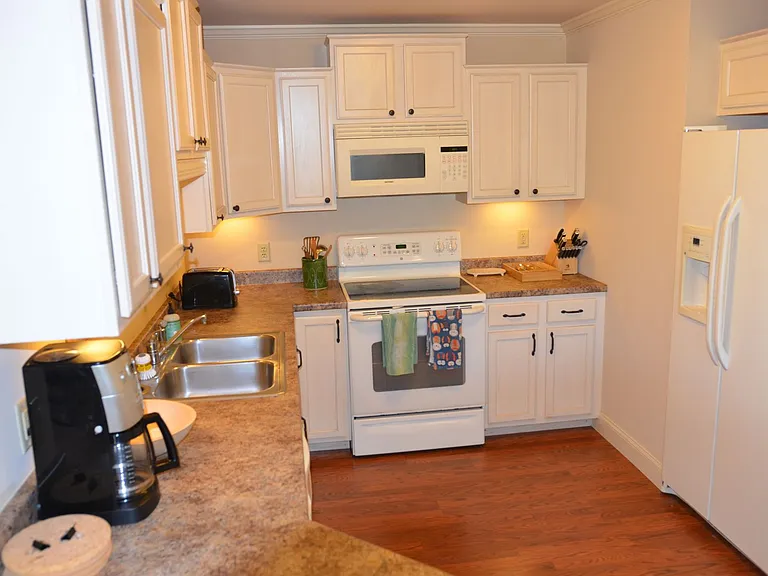 81 S Williams St #403 — Photo 6
