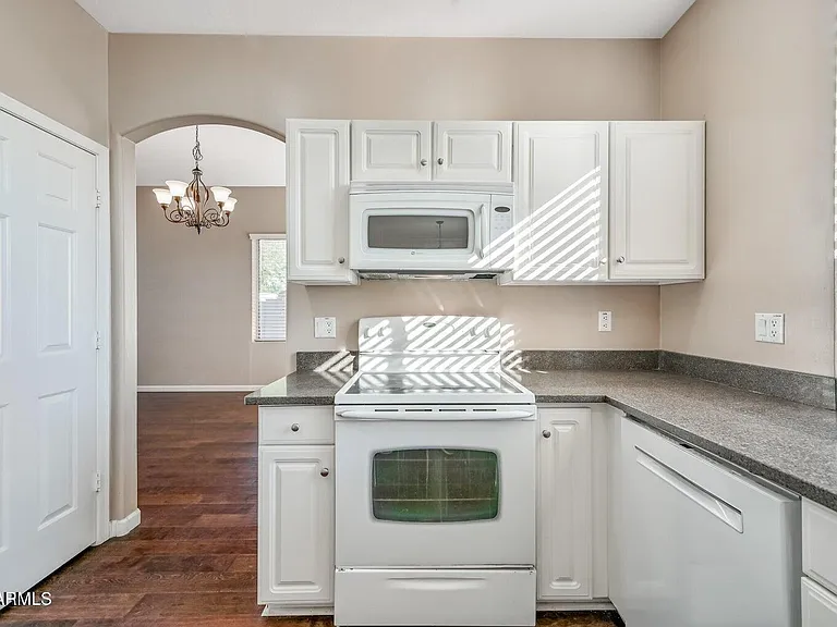 6191 W Shannon St — Photo 10