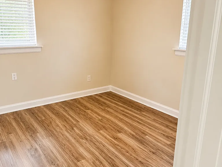 328 Chester St — Photo 11