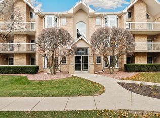 7825 Bristol Park Dr S #1C, Tinley Park, IL 60477