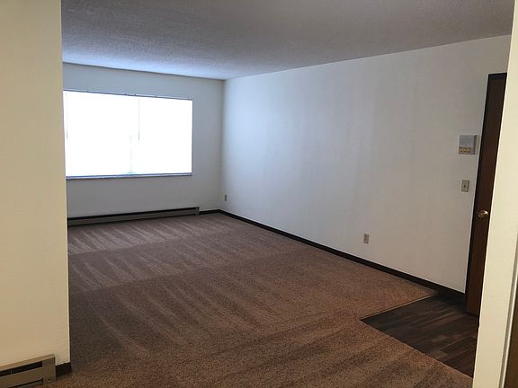3rd image of 5280 Oakridge Dr #8