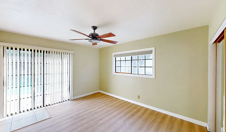 208 W Broadbent Dr — Photo 10