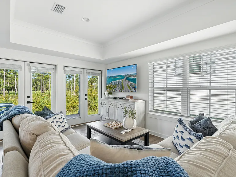 4688 Casablanca Dr — Photo 6