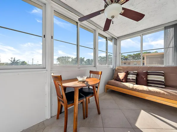 225 Bonnie Blvd APT 407, Palm Springs, FL 33461