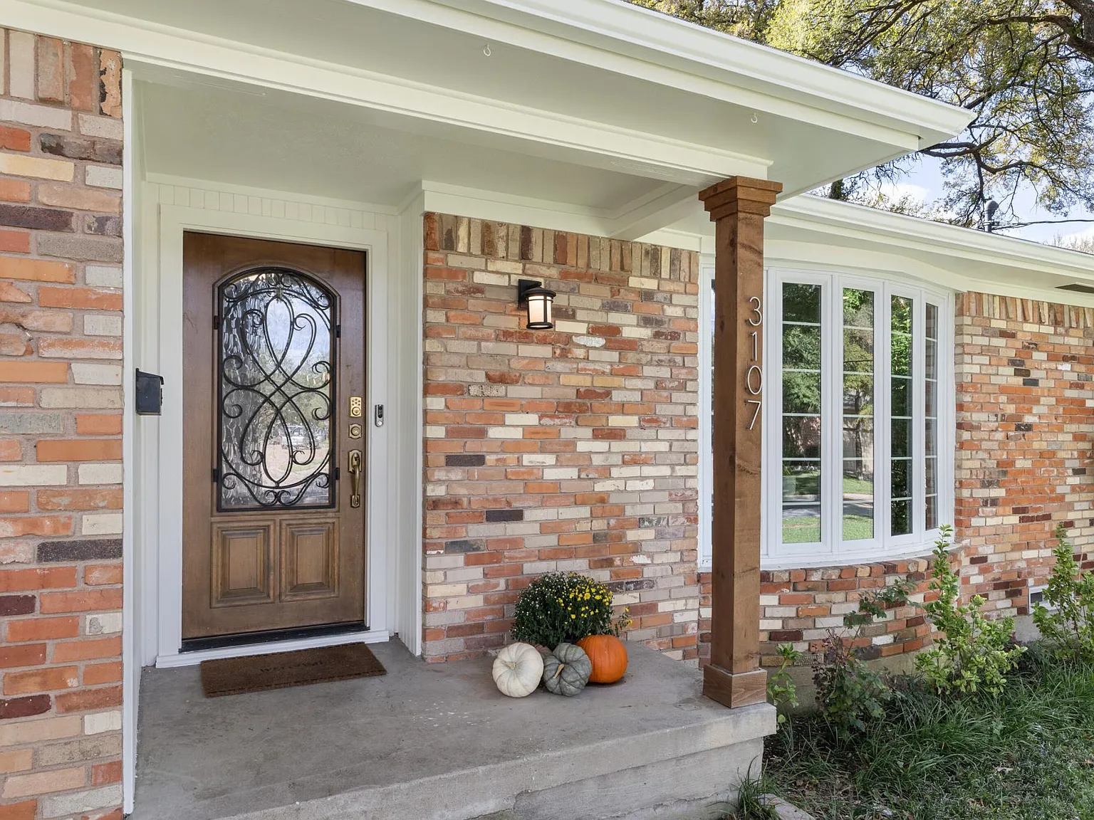 3 bed, 1937 sqft, $3,000 — Photo 2