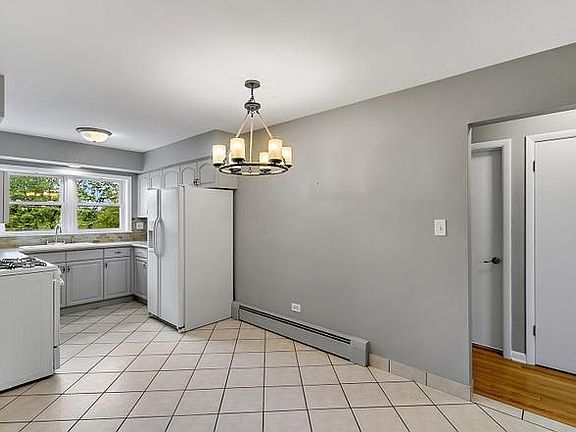 2nd image of 1411 W Cossitt Ave