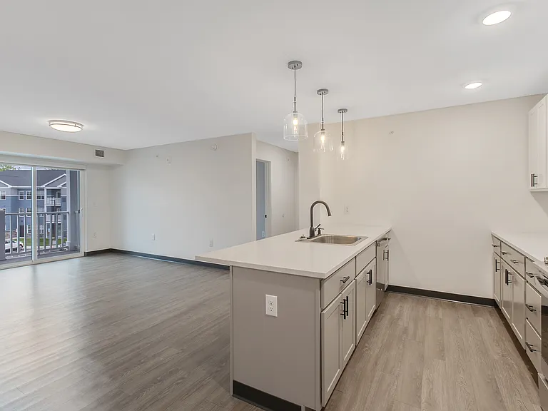 Loso Lakeside Apartments — Photo 28