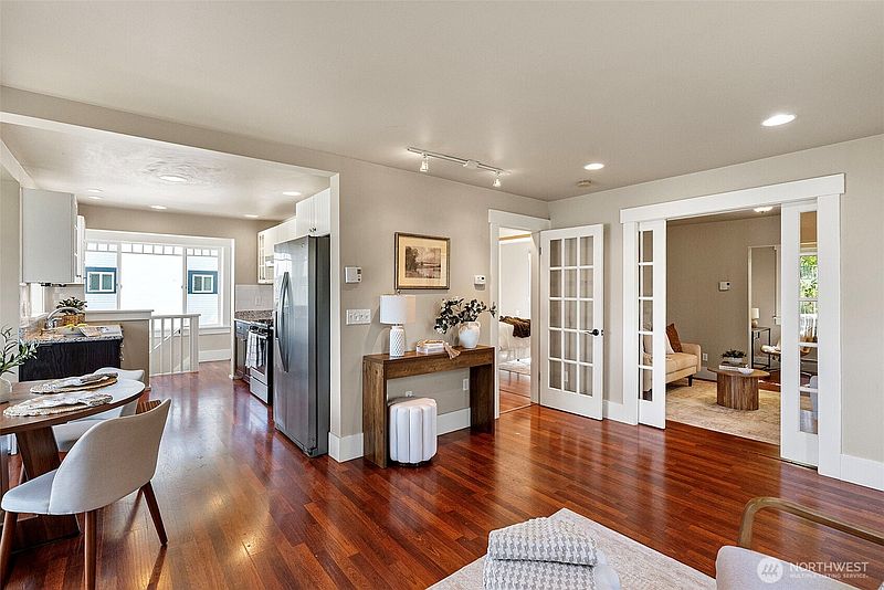 3rd image of 506 Perry Avenue N