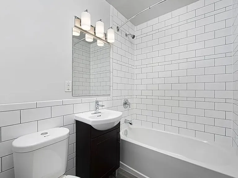 290 Mary St N — Photo 6