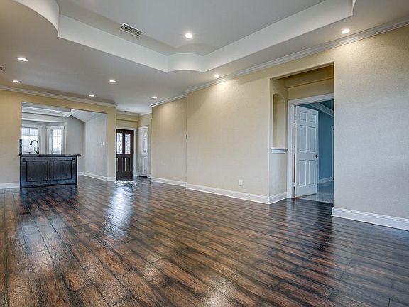 4th image of 2609 Boardwalk Dr