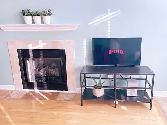 5th image of 1028 W 20th Pl APT 1