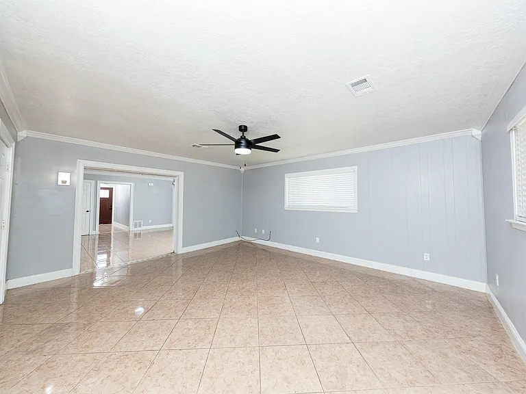 823 Parkhill St — Photo 23