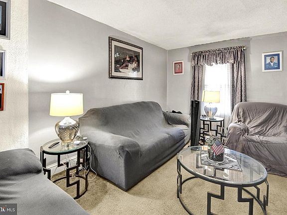 5th image of 322 Charles St