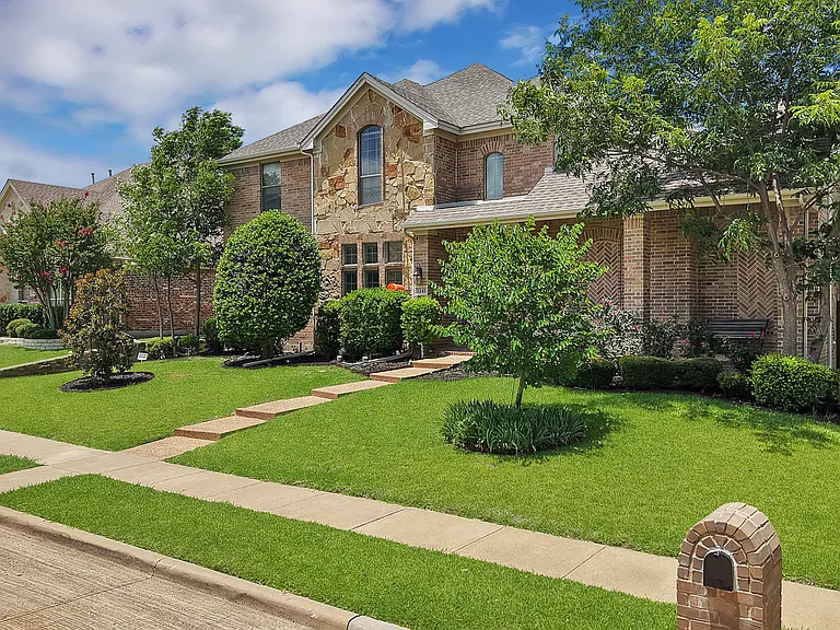 2245 Homestead Ln — Photo 2